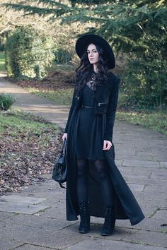 Enchant Strega Fashion, Boho Goth, Maxi Kimono, Woman In Black, Witch Fashion, Witchy Fashion, Witch Outfit, Moda Chic, Mode Boho