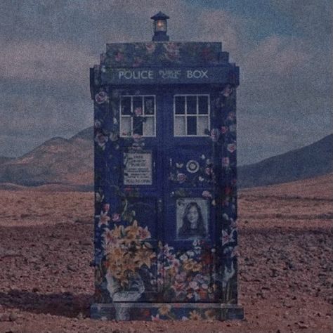 Photo of the Tardis. Dr Who Laptop Wallpaper, Doctor Who Quotes Aesthetic, Doctor Who Widgets, 13th Doctor Aesthetic, Martha Jones Aesthetic, Doctor Who Aesthetic Wallpaper, Doctor Who Profile Pic, Dr Who Pfp, 11th Doctor Aesthetic