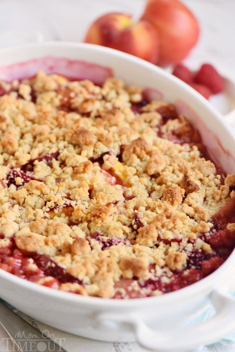 Peach Raspberry Crisp, Raspberry Crisp, Raspberry Crumble, Mom On Timeout, Raspberry Desserts, Peach Crumble, Fruit Crisp, Raspberry Recipes, Summer Baking