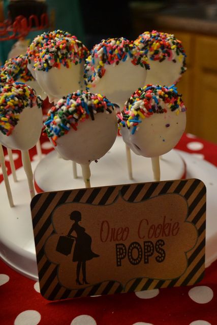 oreo cookie pops Ready To Pop Cake, Pies Chocolate, Oreo Cookie Pops, Chocolate Tarts, Lemon Tarts, Oreo Desserts, Salted Caramels, Pop Cake, Pecan Pies