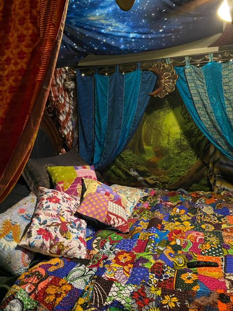 Cozy Trippy Bedroom, Hotbox Room, Funky Room Aesthetic, Funky Room, Hippie Bedroom Decor, Colorful Room Decor, Room Organization Bedroom, Hippy Room, Chill Room