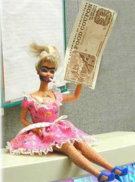 Food Stamp Barbie is listed (or ranked) 11 on the list 25 Hilarious Photos of Barbie Gone Wild Pictures Of Barbie Dolls, Barbie Jokes, Real Barbie, Barbie Funny, Barbies Pics, Bad Barbie, Barbie Images, Barbie Costume, Hilarious Photos