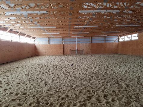 Indoor arena Small Indoor Arena, Covered Riding Arena, Luxury Equestrian, Barn Layout, Riding Arena, Horse Barn Designs, Horse Barn Plans, Indoor Arena, Riding Arenas