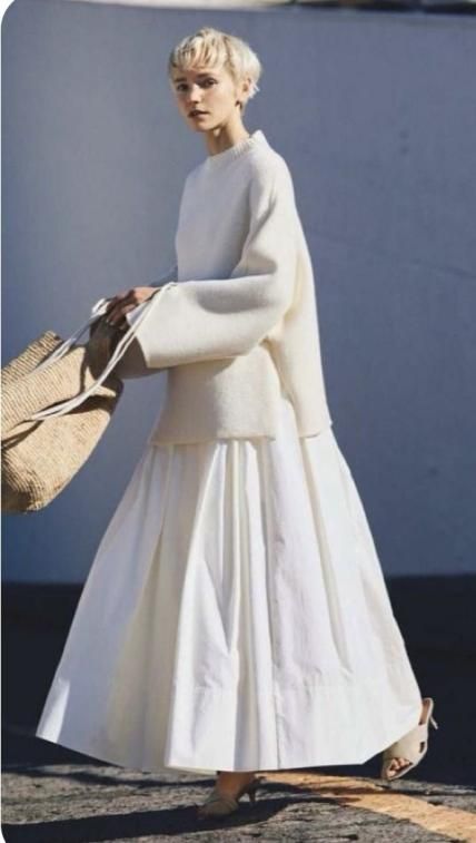 Japanese Minimalism Fashion, Minimalist Style Outfits, Japanese Minimalist Fashion, White Skirt Outfits, Japanese Minimalist, Wardrobe Inspiration, Fashion Board, White Skirt, 2024 Fashion