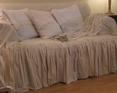 Shabby Chic Couch, White Slipcover Sofa, Camera Shabby Chic, Shabby Chic Sofa, Chic Sofa, Shabby Chic Living, Shabby Chic Living Room, Shabby Chic Frames, Shabby Chic Bathroom