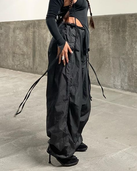 Subversive Streetwear, Subversive Fashion, Fashion Black Women, Estilo Hippy, High Fashion Models, Estilo Hippie, Rave Fashion, Insta Ideas, Y2k Outfits