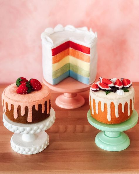 Bébé Bon Vivant (@bebebonvivant) • Instagram photos and videos Homemade Kids Toys, Kids Play Food, Felt Food Diy, Felt Food Patterns, Felt Cake, Felt Fruit, Felt Play Food, Pretend Food, Felt Crafts Diy