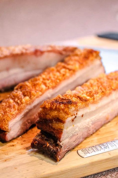 This crispy pork belly requires a little bit of patience, but the result is the crispiest pork skin atop the juciest, most succulent pork belly you've ever had. Chinese Bbq Pork Buns, Salt And Pepper Pork, Bbq Pork Buns, Char Siu Bao, Heo Quay, Pork Vindaloo, Roasted Pork Belly, Siu Bao, Steak Dinner Sides