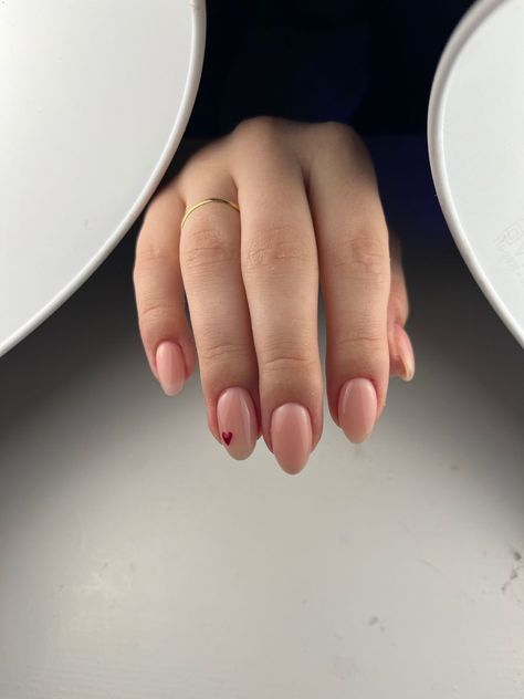 Naturelle biab nails with heart Natural Nail Designs With Hearts, Short Natural Nails Heart, Subtle Vday Nails, Acrylic Oval Nail Designs, Basic Nails Almond Short, February Biab Nails, Biab Nails With Hearts, Basic Nails With Heart, Small Heart Nails Simple