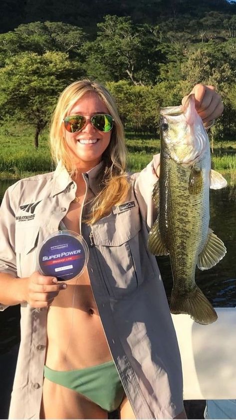 Ladies Fishing, Surf Fishing Rods, Female Angler, Fish Chart, Fishing Girl, Girls Fishing, Summer Fishing, Bowfishing, Fishing Pictures