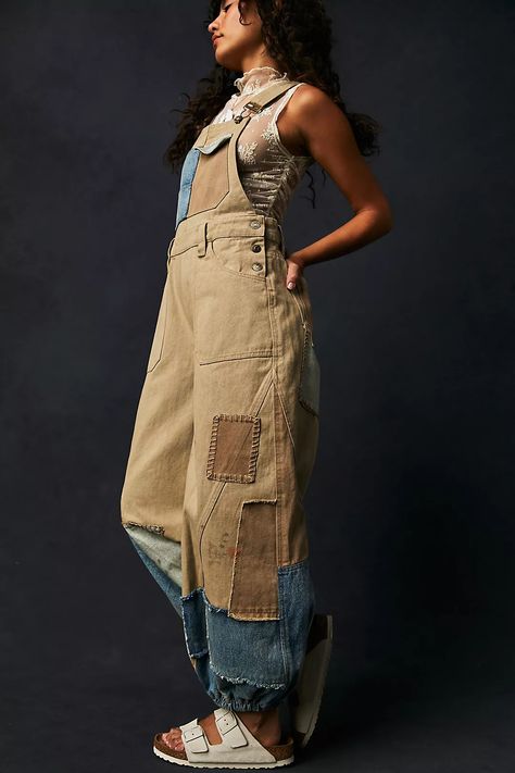 Embroidered Overalls, Staff Ideas, Overalls Outfits, Free People Overalls, Overalls Outfit, Dungarees, Upcycle Clothes, Boho Clothing, Urban Fashion