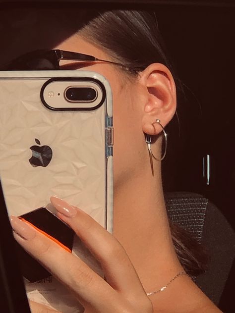 Iphone 8 Mirror Selfie, Iphone 8 Plus Mirror Selfie, Manifesting Iphone, Tan Girl, Iphone Selfie, Gold Silver Jewelry, Model Nails, Jaw Line, Detailed Necklace