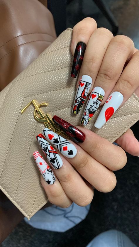 Playing Cards Nail Art, Deck Of Cards Nail Design, Card Deck Nails, Card Themed Nails, Graffiti Heart Nails, Airbrush Nails Ombre, Cards Nails Design, Card Nails Design, Playing Cards Nails