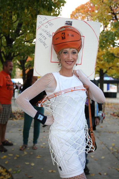 DIY Basketball Hoop. Be the ball. And the hoop. And the net. Halloween Costume Ideas For Work, Costume Ideas For Work, Sports Halloween Costumes, Diy Basketball Hoop, Basketball Costume, Olympics Costume, Sports Costumes, Costumes For Work, Olympic Idea