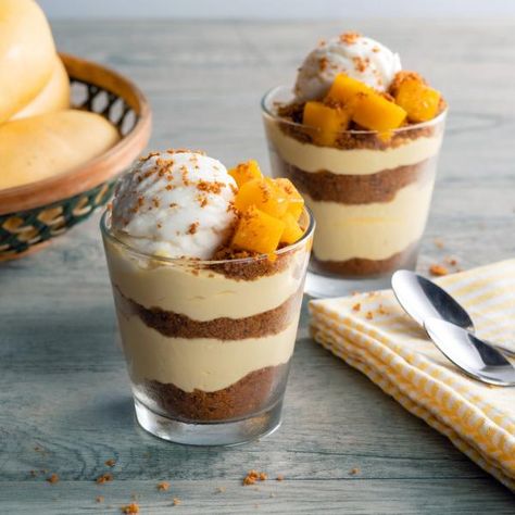 Mango and Graham Float Recipe Mango Graham Aesthetic, Mango Graham Shake Aesthetic, Mango Float Aesthetic, Mango Float Filipino Recipe, Mango Graham Shake, Mango Graham Float, Mango Graham Cake, Graham Recipe, Graham Dessert