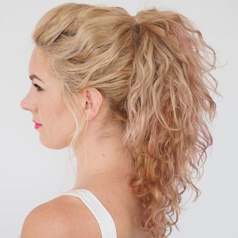 Carrie Bradshaw Hair, Short Blonde Curly Hair, Easy Braid Styles, Curly Hair Ponytail, High Pony, Hairstyles Blonde, Hair Romance, Twist Ponytail, Blonde Curly Hair