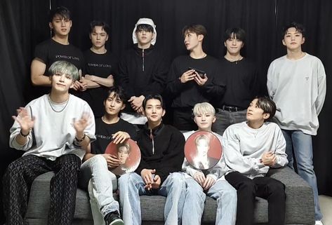 Seventeen 💎 vlive 211114 Seventeen Vlive, Boy Idols, Seventeen, Hip Hop, Quick Saves