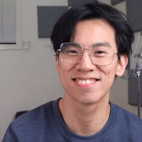 eddy chen Eddy Chen Twosetviolin, Eddy Chen Cute, Eddy Chen, Twoset Violin, Comedy Duos, Musical Comedy, Violinist, Profile Pictures, Classical Music