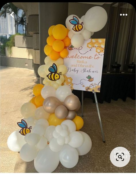 Yellow Baby Shower Ideas, Yellow Baby Shower Theme, Baby Shower Bee Theme, Bee Baby Shower Decoration, What Will Baby Bee, What Will It Bee, Gender Reveal Baby Shower Themes, Decoration Buffet, Honey Bee Baby Shower