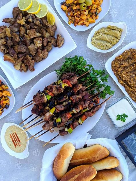 Algerian Food, Algerian Recipes, Beautiful Photoshoot Ideas, Moroccan Food, Beautiful Photoshoot, Aesthetic Songs, Iftar, Food Presentation, Meal Ideas