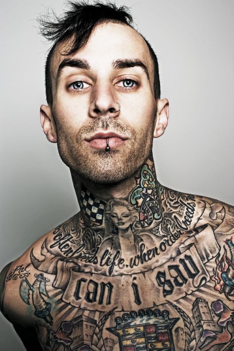 chest tattoo for men Travis Barker Tattoos, Best Neck Tattoos, Tattoo Background, Tattoo Inspiration Men, Neck Tattoo For Guys, Chest Tattoo Men, Travis Barker, Miss Usa, Celebrity Tattoos