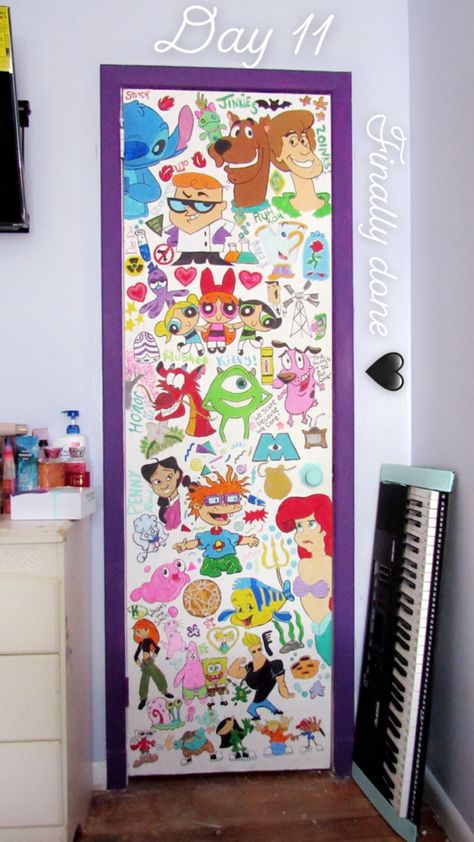 When the virus got serious and we needed to basically self isolate ourselves I decided to paint my favorite childhood characters on my closet door 😂💕😜 Art Door Ideas, Closet Painting Ideas Aesthetic, Painted Closet Doors Aesthetic, Painted Closet Doors Art, Closet Painting Ideas, Cool Door Painting Ideas Bedroom, Bedroom Door Art, Cool Door Painting, Door Painting Ideas Creative