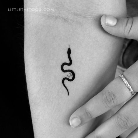 Solid black 'The Soma snake' temporary tattoo. Tattoo Artist / Designer Jakenowicz Nº of tattoos 3 Size 1.8 in / 4.5 cm (height) Tiny Snake Tattoo Finger, Snake Tattoo Wrist, Mini Snake Tattoo, Snake Tattoo Women, Tiny Snake Tattoo, Snakes Tattoo, Front Thigh Tattoos, Baddie Tats, Black Snake Tattoo