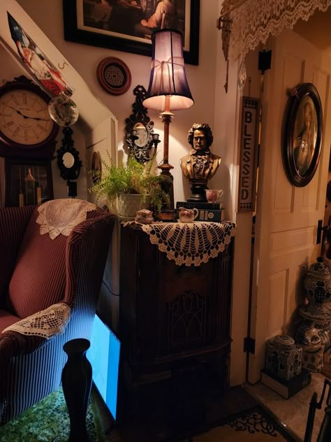 Cozy Bookstore, Southern Gothic Aesthetic, Gothic Living Room, Crazy Grandma, Houses Kitchen, Dark Rooms, Aesthetic Living Room, Southern Gothic, House Apartment