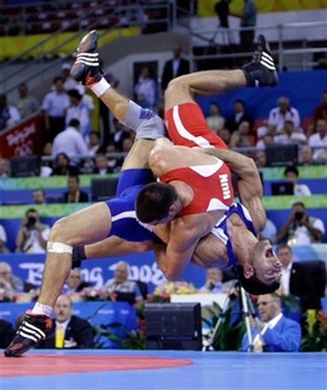 ∆-7a01e84-893b90ᴚx  - muscular man - wrestling - Italy\'s Andrea Minguzzi, bottom, wrestles Hungary\'s Zoltan Fodor in the final of the men\'s 84kg Greco-Roman wrestling at the 2008 Olympics in Beijing, Thursday, Aug. 14, 2008. Minguzzi won the gold medal. Wrestling Senior Pictures, Jordan Burroughs, College Wrestling, Olympic Wrestling, Wrestling Quotes, Wrestling Singlet, Lycra Men, Greco Roman, Dynamic Poses