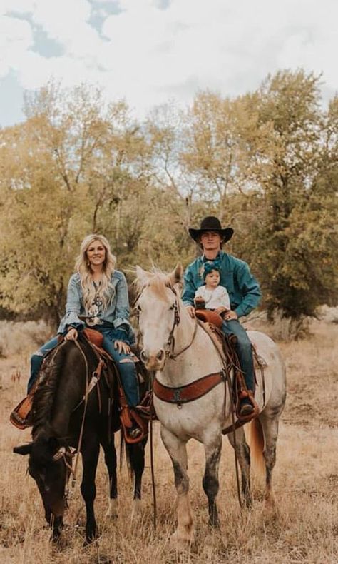 Ryder Wright, Country Family Photos, Country Couple Pictures, Country Relationship Goals, Foto Cowgirl, Country Relationships, Cute Country Couples, Country Couple, Country Family