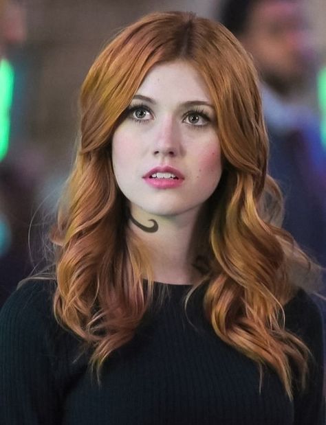 Clary Fray Hair, Clary Fairchild, Shadowhunters Series, Kat Mcnamara, Clary And Jace, Shadowhunters Tv Show, Star Wars Fashion, Clary Fray, Good Manners