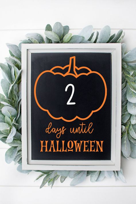 Days Till Halloween Countdown, Halloween Countdown Sign, Halloween Chalkboard Art, Arbor Vitae, Whiteboard Ideas, Days Till Halloween, Halloween Chalkboard, Halloween Countdown Calendar, Countdown Sign