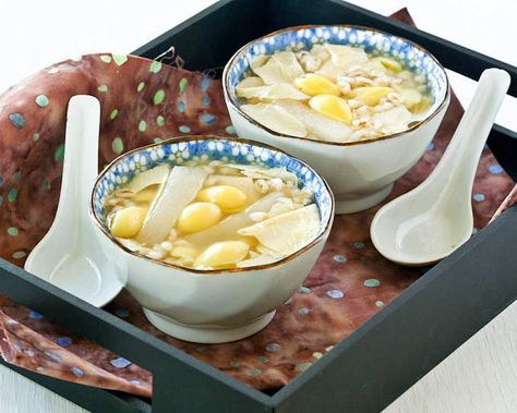 Sweet Barley and Ginkgo Nut Soup, a traditional Chinese dessert sweetened with candied winter melon. Other additions include beancurd sheets and quail eggs. | RotiNRice.com Tcm Recipes, Singapore Foods, Make Chinese Food, Tong Sui, Asian Deserts, Chinese Dessert Recipe, Chinese Soups, Herbal Soup, Chinese Soup Recipes