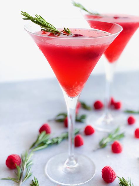 Raspberry Cosmopolitan Drink, Rosemary Martini, Red Gatorade, Cosmo Drink, Cosmopolitan Cocktails, Herb Drink, Best Non Alcoholic Drinks, Raspberry Drink, Raspberry Cocktail