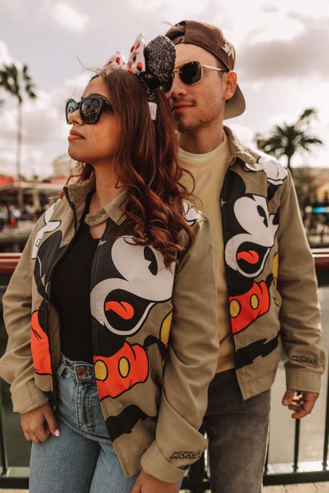 Disney Mens Outfits, Mens Disney Outfit Ideas, Disneyland Outfits Men, Men Disney Outfits, Disney Outfits Men, Hongkong Disneyland Outfit, Disney Couple Outfits, Disneyland Outfit Winter, Hk Disneyland