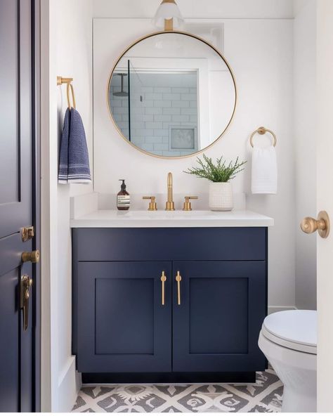 Bathroom Blue Ceiling, Navy And Gold Bathroom Ideas, Blue Gray Bathroom Ideas, Navy Gold Bathroom, Small Navy Bathroom, Navy Vanity Bathroom Ideas, Stockholm Bathroom, Blue And Gold Bathroom Ideas, Navy Blue Powder Room