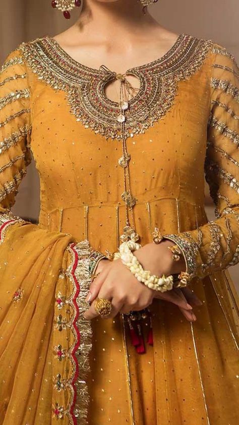 Beautiful Neck Design with Gotta Patti Lac Mehndi Mayon Dresses For Bride And Groom Sister- Wedding Dresses For Mehndi Function #mehndidress #mayondress #bridesister Mayon Dresses For Bride, Dresses For Mehndi Function, Wedding Dresses Garden, Wedding Dresses Fit, Mayon Dresses, Pakistani Wear, Mehndi Function, Function Dresses, Shadi Dresses