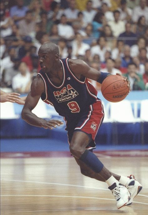 Jeffrey Jordan, Michael Jordan Pictures, Olympic Basketball, Michael Jordan Basketball, I Love Basketball, Sport Nutrition, Basketball Photography, Usa Basketball, Jordan Basketball