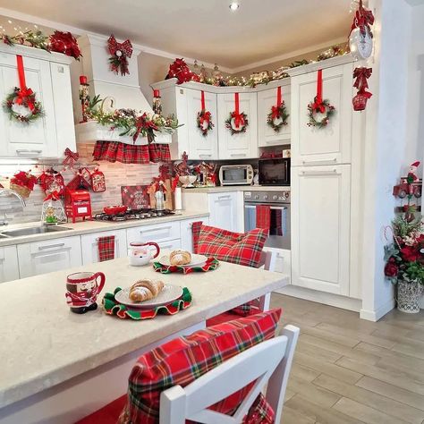 Make your kitchen festive with creative Christmas cabinet decorations. Find top ideas for above and beyond. Save this pin for more holiday inspiration! Christmas Cabinet Decorations, Holiday Videos, Christmas Kitchen Decor, Christmas Songs, Christmas Room, Youtube I, Christmas Kitchen, Holiday Inspiration, Christmas Song