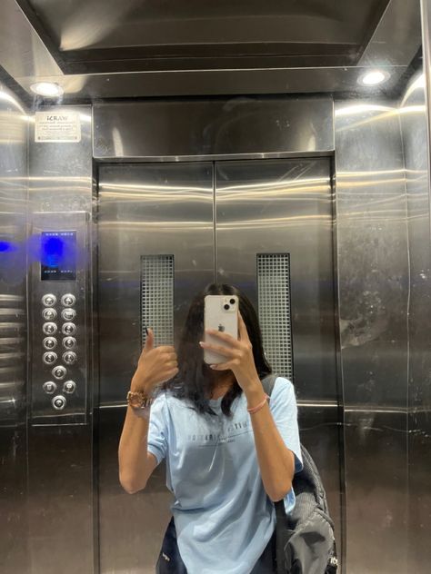 Mirror Selfie Fake Story, Lift Selfie Ideas, Iphone 13 Mirror Pic, Mirror Selfie Girlie, Girls Mirror Snaps, Mirror Pic Ideas Instagram, Iphone 13 Mirror Selfie, Lift Mirror Selfie, Mirror Selfie Instagram Story