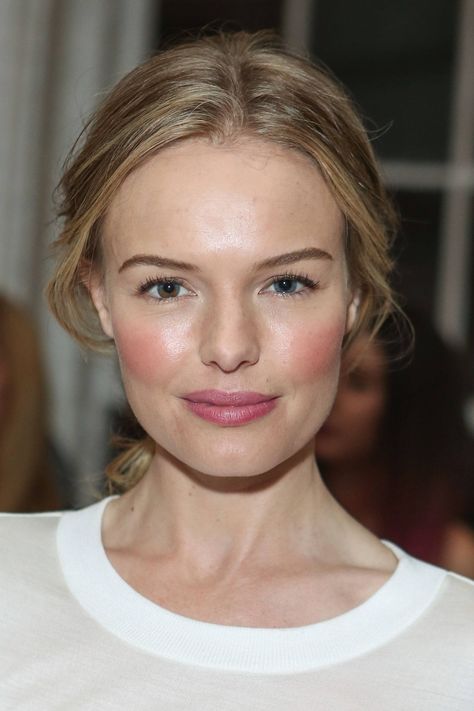 Makeup and simple hair First Date Makeup, Kate Bosworth Style, Wedding Hairstyles And Makeup, Chignon Hair, Date Makeup, Lip Beauty, Beauty Make-up, Braut Make-up, Kate Bosworth