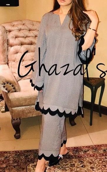 New look Pakistani Dresses Party Wear, Pakistani Dresses Party, Party Wear Casual, Design Kurta, Celana Fashion, Kurti Sleeves Design, Designer Kurti Patterns, Gaun Fashion, Kurti Designs Latest