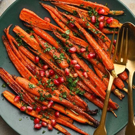 Spiced Honey Roasted Carrots Simply Organic Spices, Easy Holiday Side Dishes, Grilled Side Dishes, Maple Glazed Carrots, Spiced Honey, Salt Free Seasoning, Honey Roasted Carrots, Thanksgiving Planner, Spiced Carrots