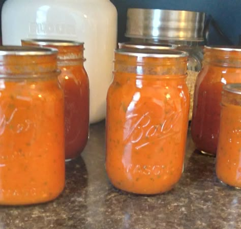 Roasted Red Pepper Tomato Soup Canning, Canning Pumpkin Soup, Water Bath Tomato Soup, Tomato Freezer Recipes, Canning Roasted Tomatoes, Ball Canning Recipes, Canning Tomato Soup, Canning Soups, Canning Soup Recipes