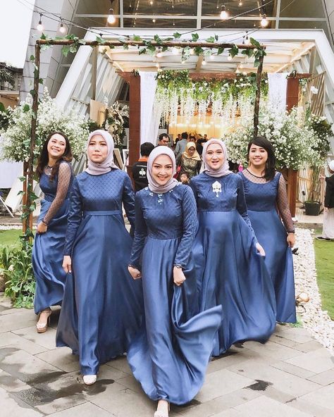 Baju Bridesmaid Non Hijab, Bridesmaid Melayu, Dress Satin Brokat Bridesmaid Hijab, Model Bridesmaid Dress Hijab Satin, Baju Bridesmaid Muslim, Bridesmaid Dresses Hijab, Dresses Hijab, Hijab Dress Party, Bridesmaid Dresses Satin