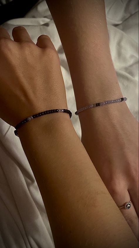 Make A Bracelet For Boyfriend, Him And Her Bracelets, Couple Bracelets Aesthetic Diy, Braclets Ideas Beaded Matching, Cute Bracelet For Boyfriend, Guy Beaded Bracelets, Diy Couples Jewelry, Bracelet Diy For Boyfriend, Bracelets For Your Boyfriend