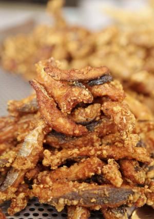 Italian Grilled or Fried Eel Recipe (Capitone grigliato o fritto): Fried Eel Eel Recipe, Appetizers For Christmas, Diy Christmas Table Decorations, Eel Recipes, Grilled Eel, Italian Christmas Recipes, Christmas Table Centerpiece, Diy Christmas Table, Christmas Recipes Appetizers