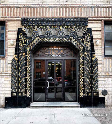 Art Deco Entrance, Art Deco Facade, Art Deco Exterior, Art Deco Doors, Art Deco Homes, New York Architecture, Streamline Moderne, Deco Architecture, Art Deco Buildings