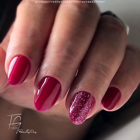 Dark Pink Glitter Nails, Medium Length Curly Hair, Pink Glitter Nails, Dark Nails, Nails Desing, Pink Glitter, Glitter Nails, Dark Pink, Medium Length