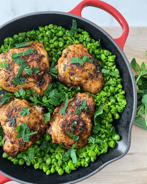 Smashed Mint Peas with Crispy Chicken - The Uncommon Dish Mint Peas, Beautiful Vegetables, Crispy Chicken Recipes, Crispy Chicken Thighs, Cholesterol Recipes, Low Cholesterol Recipes, One Skillet Meals, Healthy Weeknight Meals, Summer Harvest